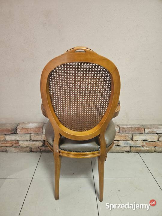 Stylowy pięknie zdobiony fotel KLASYKA Pszczyna