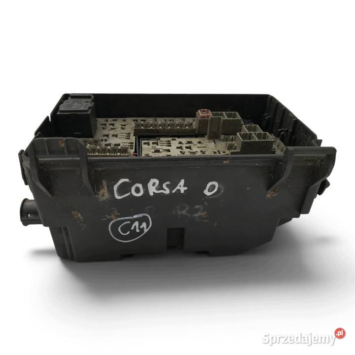 SKRZYNKA BEZPIECZNIKÓW BSI Opel Corsa D 13252913 osobowe