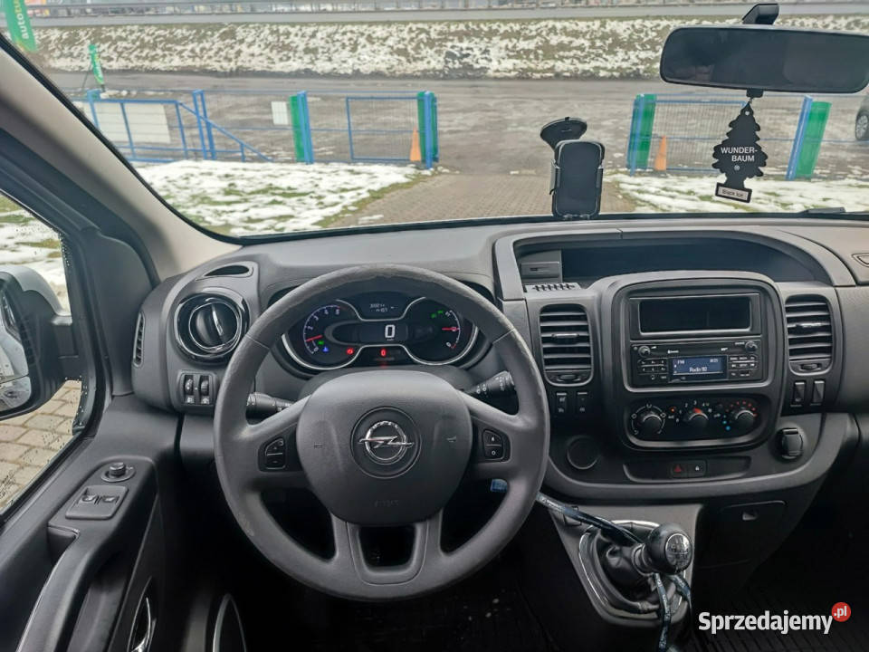 Opel Vivaro Krajowy serwisowany 9 osób Fra Vat 4/5 Ustroń