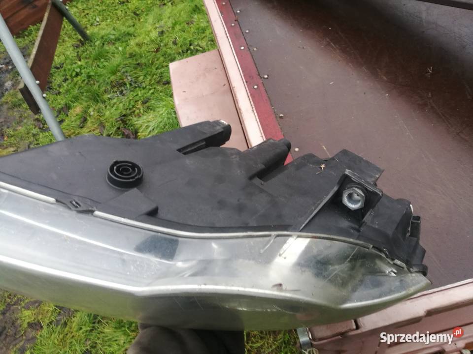 Lampa passat b6 prawy przód 0510r Oświetlenie Nowe