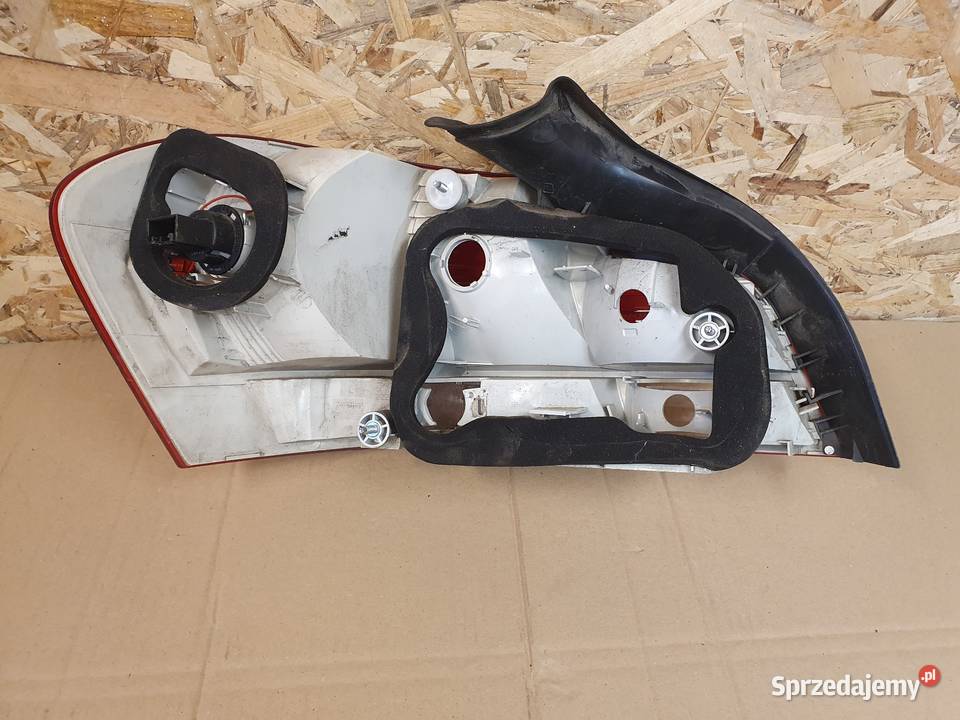 BMW 1 COUPE E82 E88 LAMPA PRAWA TYLNA PRAWY TYŁ