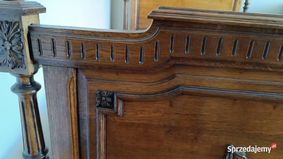 Dębowe łóżko renowacji Łazy