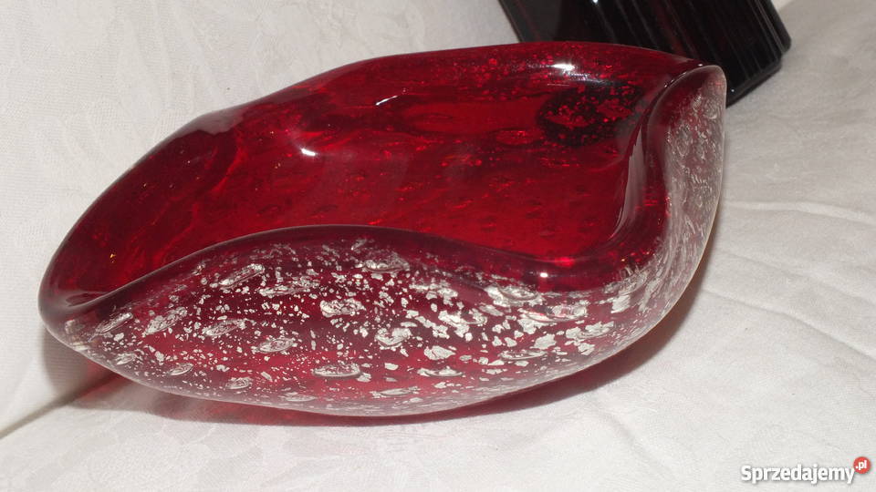 Miseczka i wazon z grubego czerwonego szkła Art kujawsko-pomorskie Inowrocław