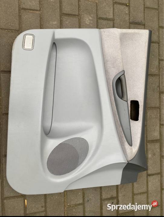 Boczki przód Toyota Previa 2000 r osobowe Mogilno