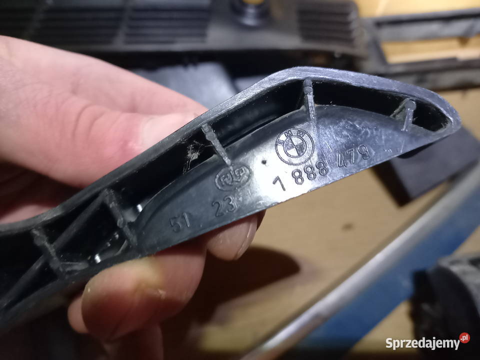 bmw e30 rączka otwierania maski 1888479 Pozostałe Części samochodowe