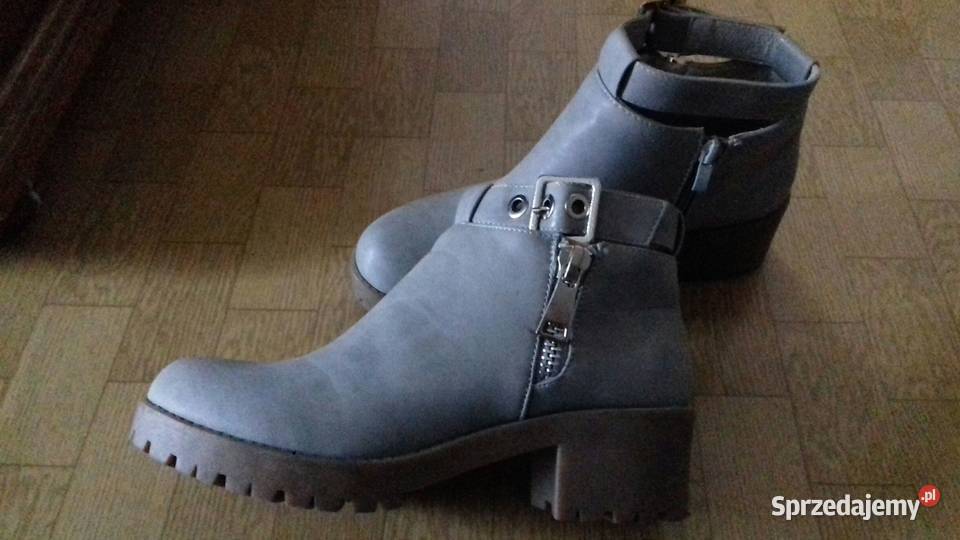 botki całoroczne na grubej podeszwie kolor Kozaki