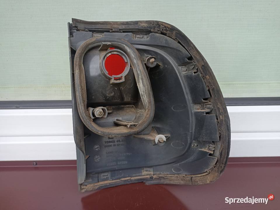 Nissan Terrano II Ford Maverick lampa tył tylna