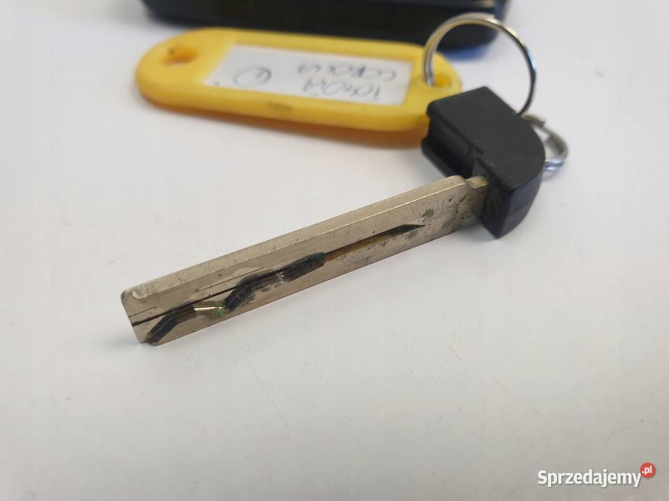 Toyota Corolla E21 KLUCZYK pilot MR15381 osobowe Pozostałe Chełm sprzedam