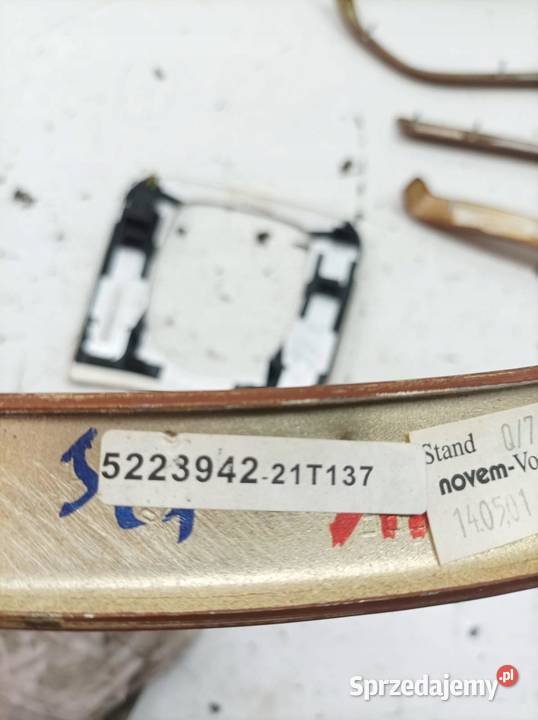 DEKOR LISTWA OZDOBNA DESKI KOMPLET MercedesBenz Rok produkcji 2001 Motoryzacja