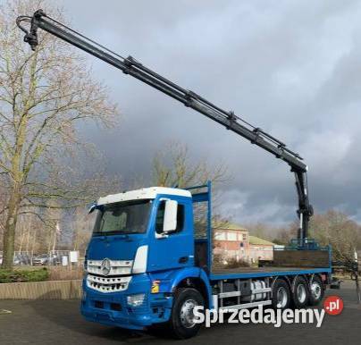 Budowlany 8x4 platforma z dzwigiem Mercedes Warszawa