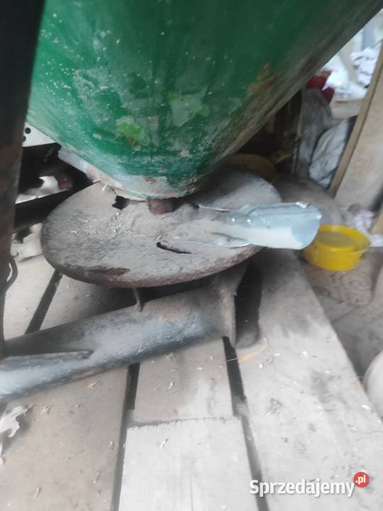 Rozsiewacz nawozu Amazone ZAF402 mazowieckie Latowicz