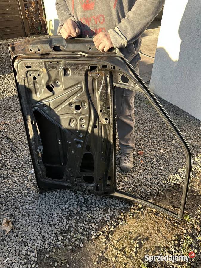 Mercedes W 124 prawe drzwi przód