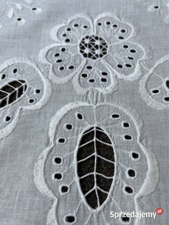 Bieżnik biały haftowany richelieu do kolekcji Zabrze