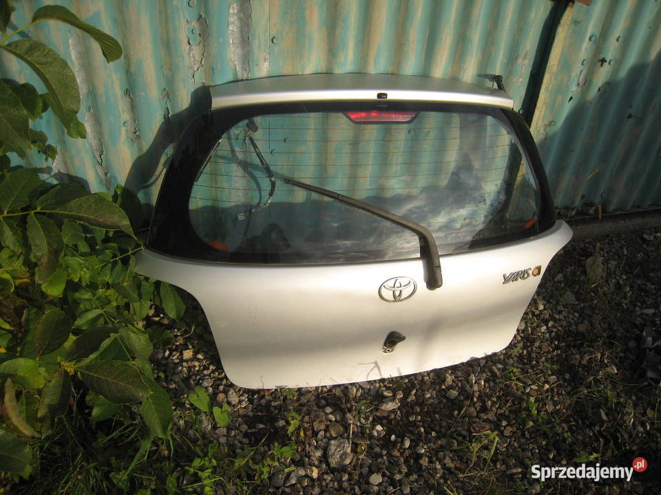 klapa tylna tył Toyota Yaris I 9906 Srebrna osobowe małopolskie Kraków