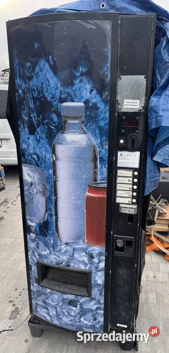 Automat vendingowy sprzedajacy puszki butelki Kobyłka