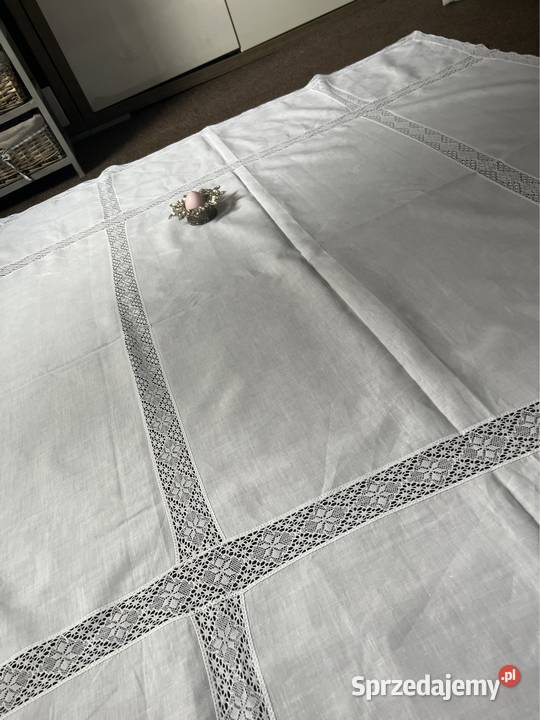Obrus biały z koronkami rękodzieło śląskie