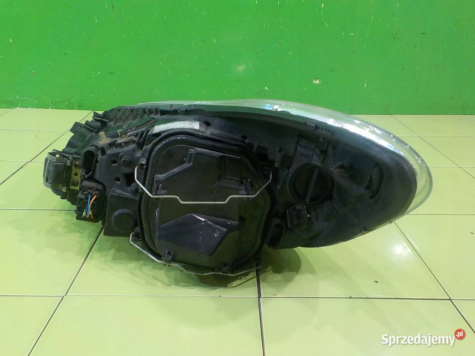 VOLVO C30 LIFT 16 D 10r 3D lampa prawa przod Suków