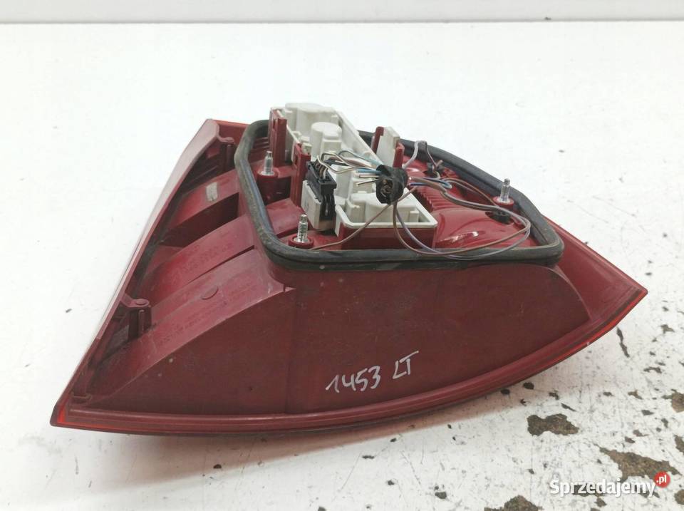 LAMPA TYŁ LEWA EU HB Skoda Octavia II 20042013