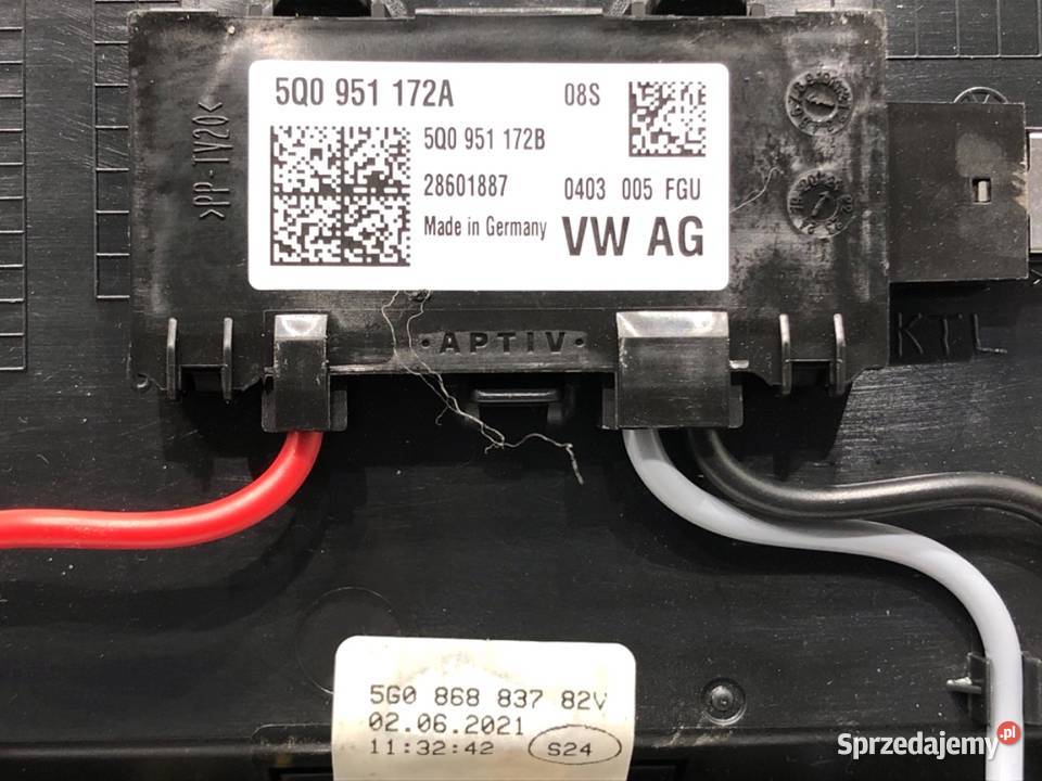 SCHOWEK NA OKULARY PRZYCISK SOS VW ARTEON sprzedam