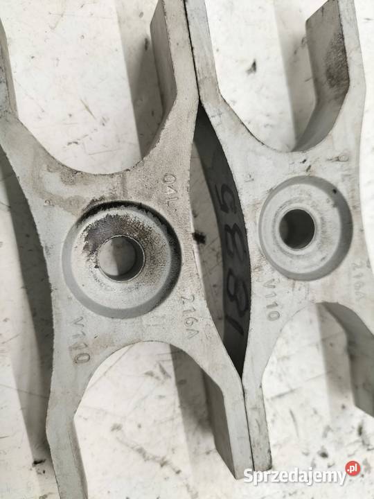 ŁAPA WSPORNIK ŁAPKA WTRYSKIWACZA KOMPLET 04L216A