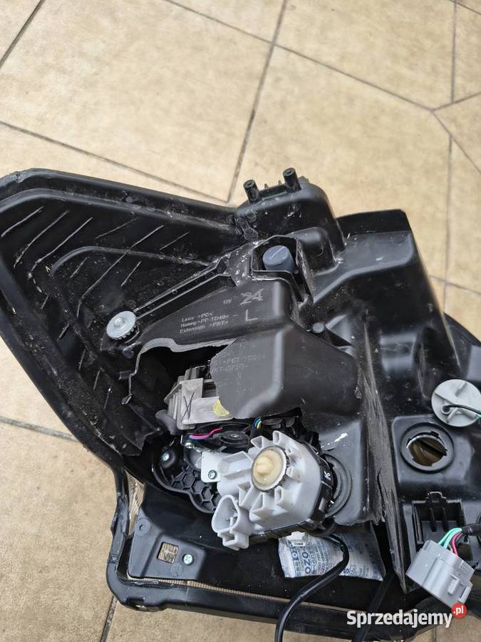 Lampa przód lewa Suzuki SX4 Scross lift Motoryzacja Błonie