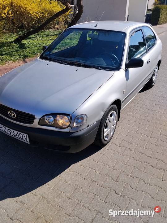 Toyota Corolla 14ben ekonomiczny bmw opel golf kupiony w polskim salonie