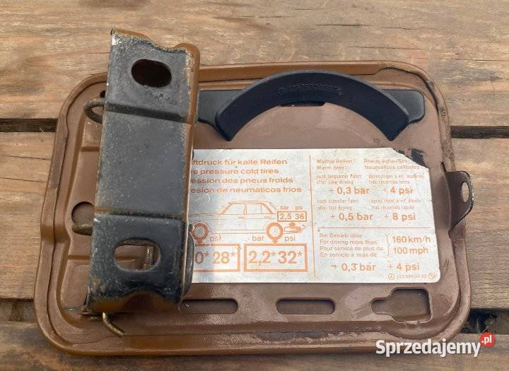 MercedesBenz W123 1984 Klapka wlewu paliwa Łagiewniki sprzedam