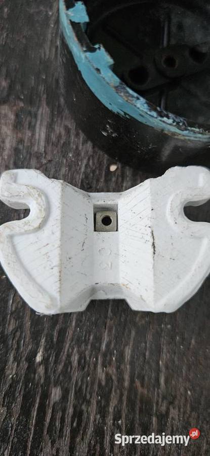 433Nadtynkowebakelit i porcelana gniazdo z