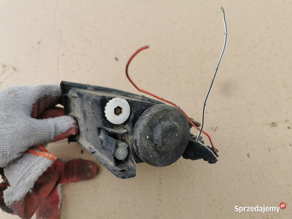 Halogen przeciwmgielne lewy toyota Avensis t22 Oświetlenie