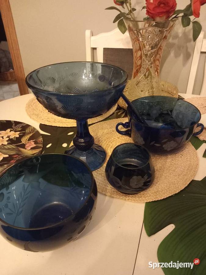 Piękna waza niebieskie szkło unikaty Legnica