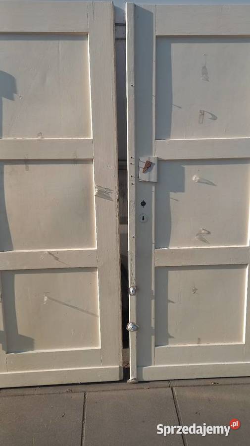 Drzwi z kamienicy state