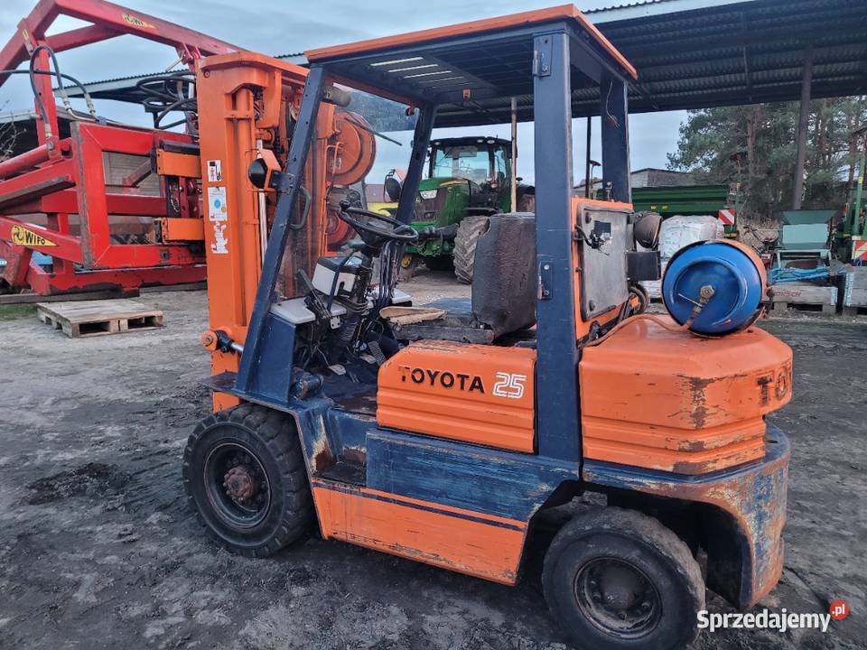 Wózek widłowy TOYOTA gaz Przyrów sprzedam