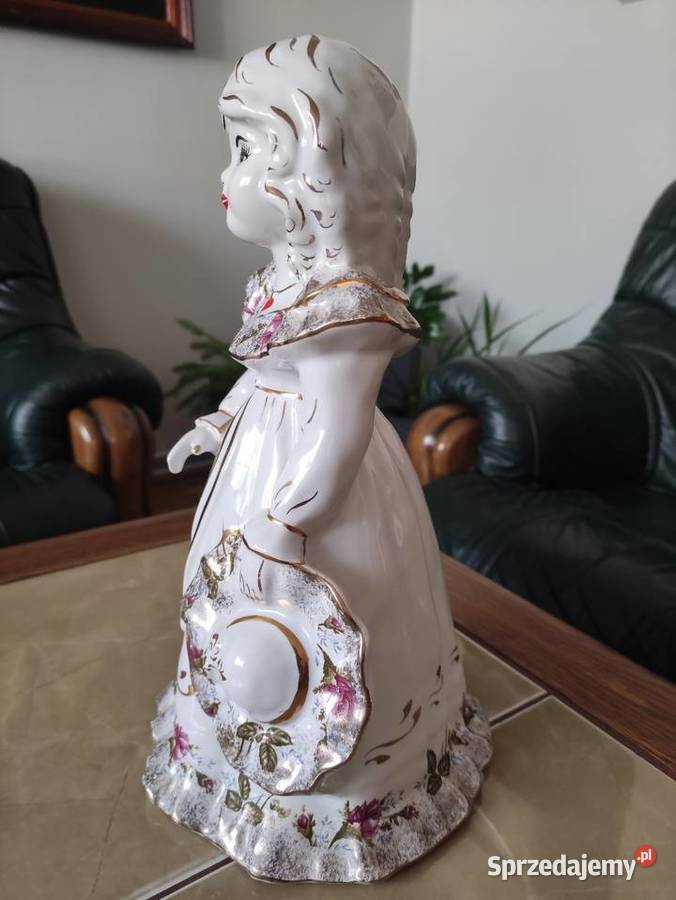 Duża sygnowana porcelanowa figurka Chodzież Janów Lubelski
