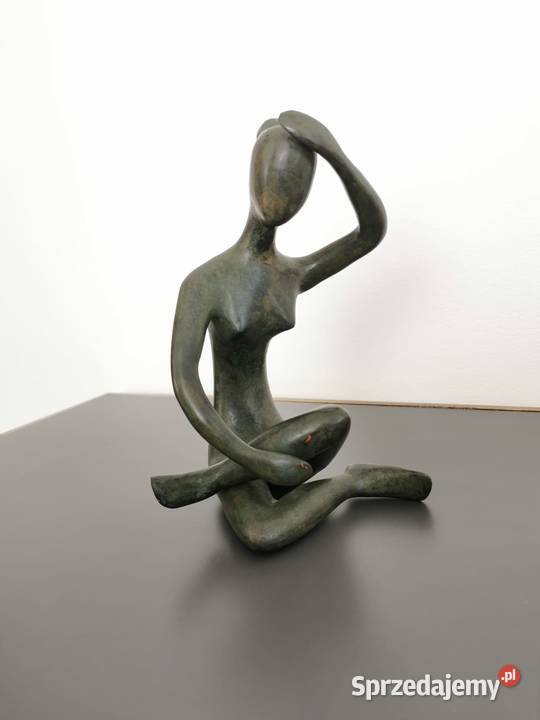 Figura z brązu kobieta Abstrakcyjna figurka z Rzeszów