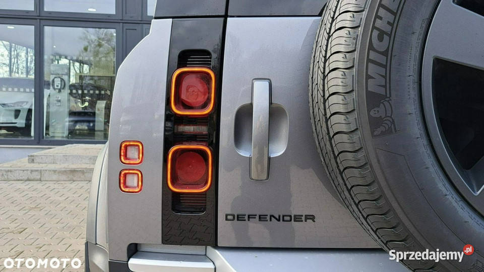 Land Rover Defender MY24 30P I6 400 AWD Auto SE łódzkie Łódź