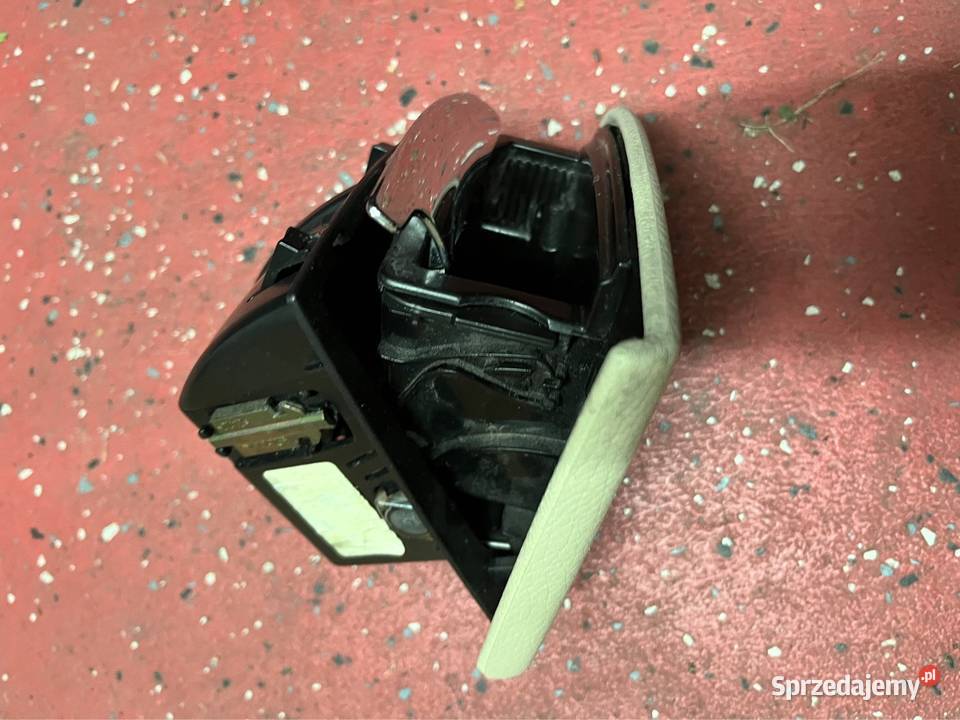 Popielniczka prawy tył Mercedes W211 beżowa Popielniczki lubelskie