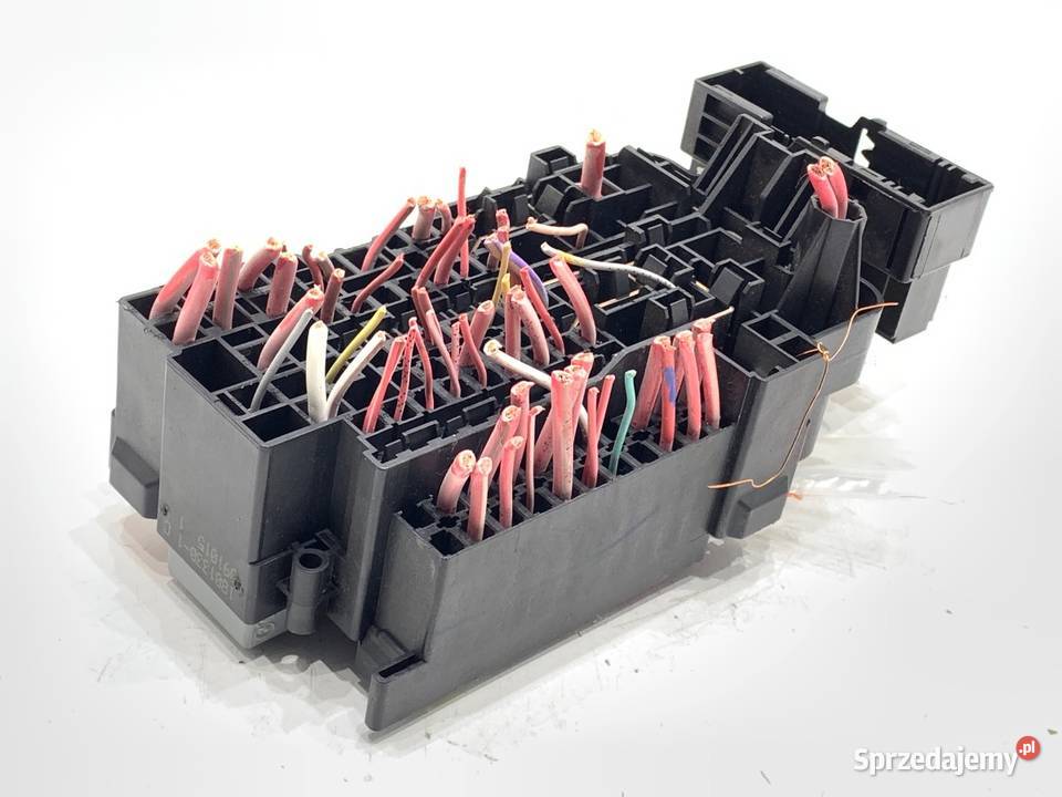 SKRZYNKA BEZPIECZNIKÓW RENAULT MEGANE III Kombi