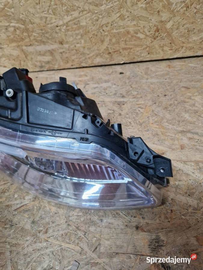 Citroen C4 1 lift Lampa przód prawy prawy przód
