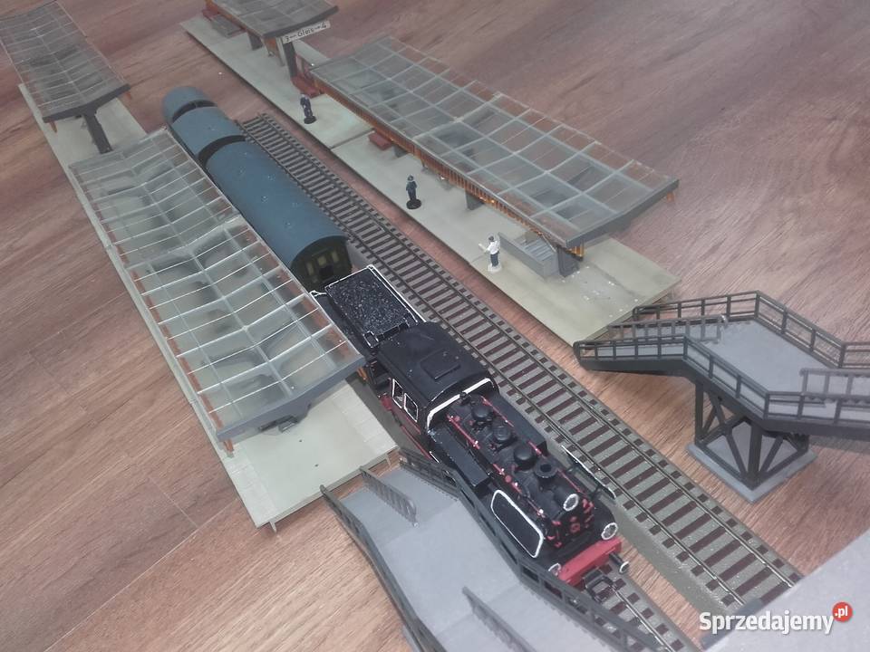 dworzec kolejowy z przejściem pierzych H0 Będzin