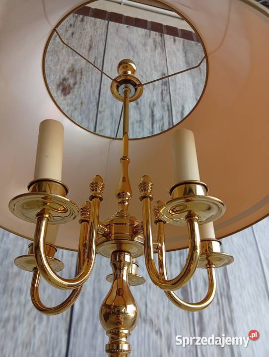 Stylowa lampa podłogowa z polerowaną mosiężną Byczyna