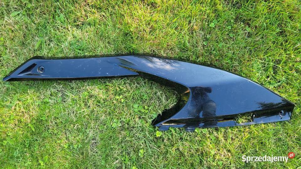 KOMPLET plastiki pod siedzenie wypelnie owiewka Piła
