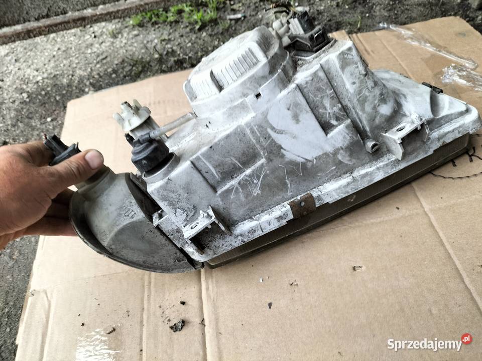 LAMPA PRZÓD PRZEDNIA LEWA REFLEKTOR Skoda Kamień-Kolonia