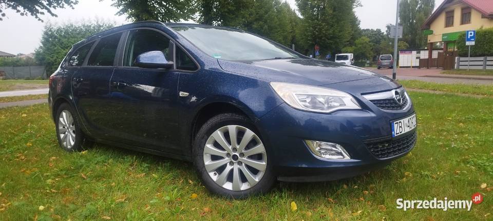 Astra J 16 Benz Rok produkcji 2011