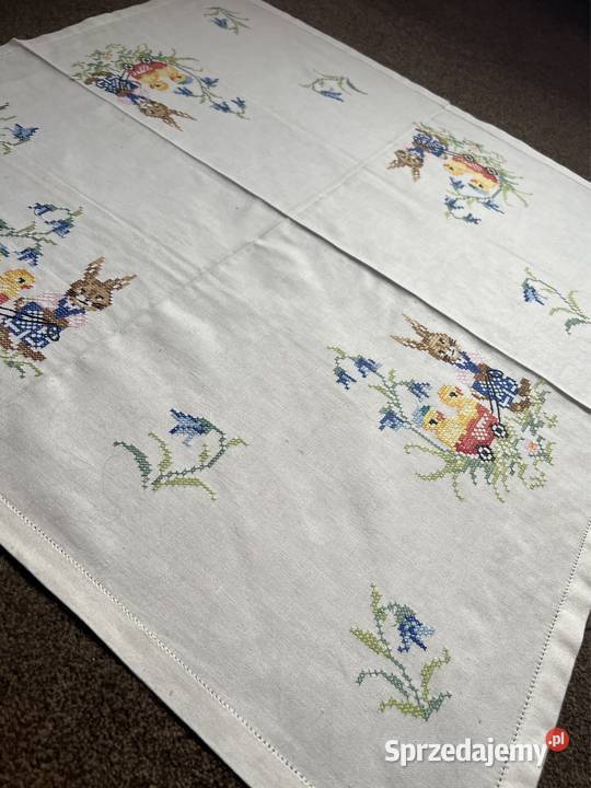 Obrus ręcznie haftowany zajączki Zabrze