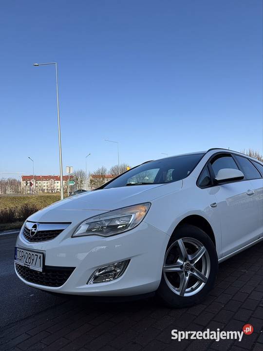 Opel Astra J 14 101 doinwestowana zadbana Zarejestrowany w Polsce Grudziądz