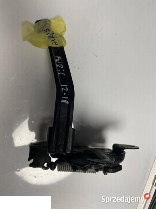 Toyota Auris 1218 zamek maski przód Kozubszczyzna