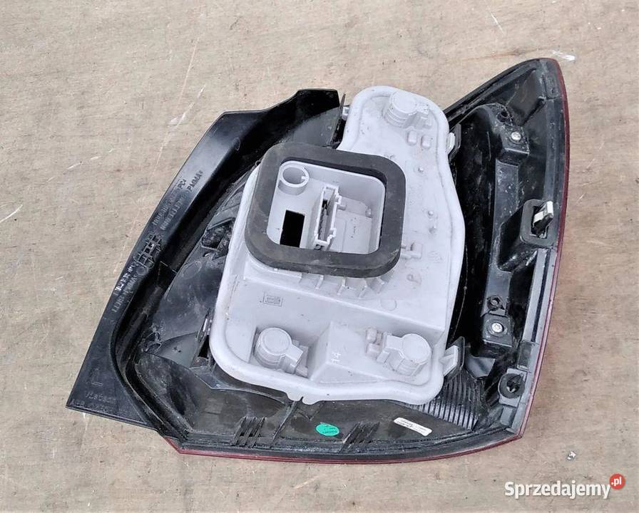 VW POLO 6R0 0913 LAMPA LEWA TYŁ sprzedam