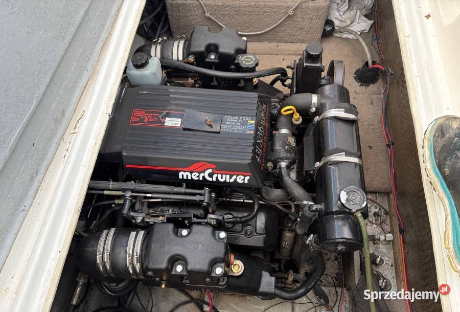 Łódź kabinowa motorowa AQUATRON 2165 AFT jacht Samociążek