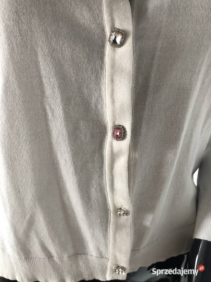 Sweter biały kardigan zapinany na ozdobne
