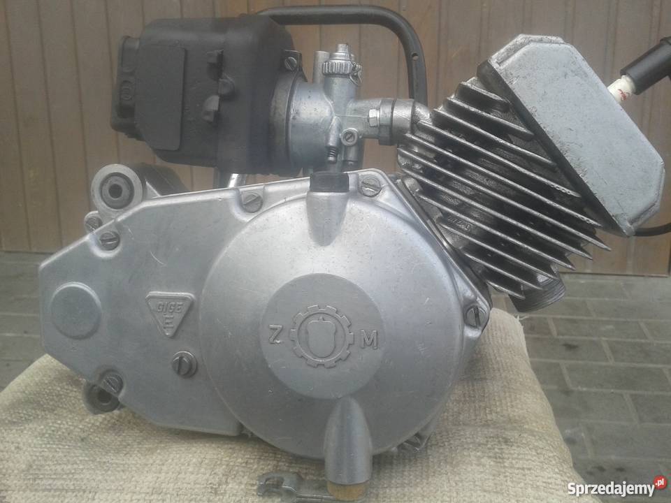 Mam do sprzedania silnik komara silnik jest nowy benzyna sprzedam